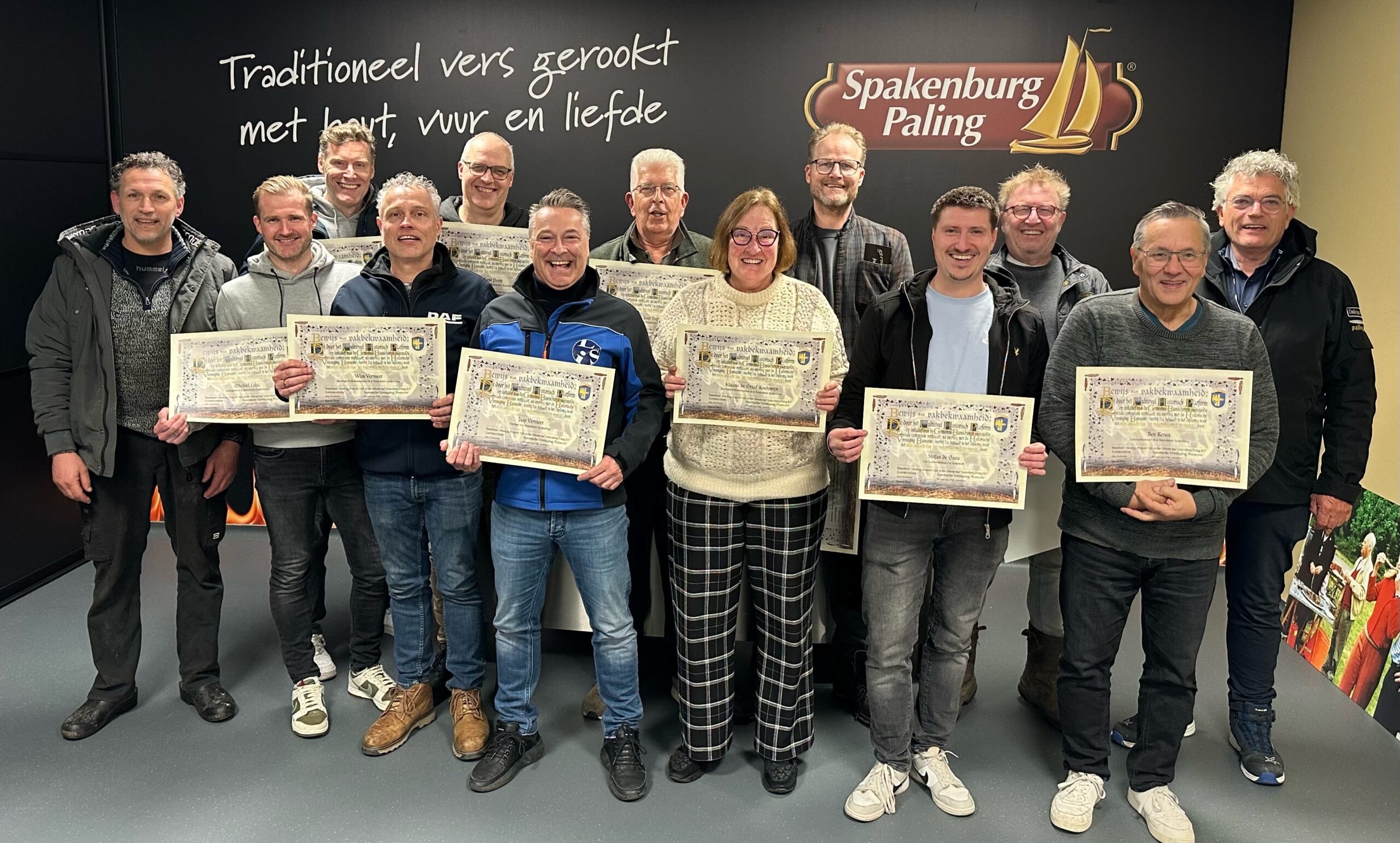 Geslaagden van de cursus vis en vleesroken van de Historische Vereniging Bunscote